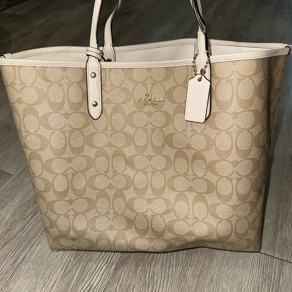 Coach City Tote Reversible Bag In Signature Canvas Tan Ivory Purse - Picture 1 of 16